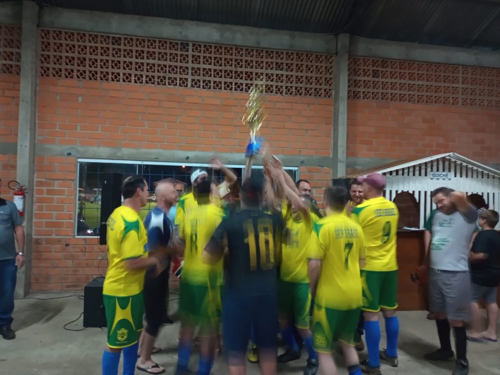 torneio-penaltis-de-futebol-de-salao-premia-os-campeoes-em-navirai-6.jpg